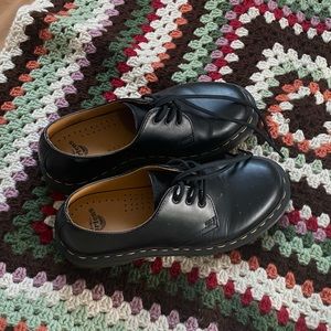 1461 doc martens smooth leather oxfords